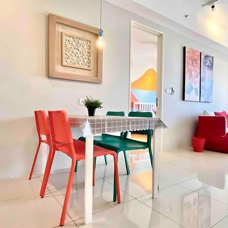Tropicana 218 Macalister #Wondercolor #Infinity Pool #Georgetown #5Pax #2Br 2Bath #1King 1Queen 1Single #Quality Well Maintained #Private Host Esterno foto
