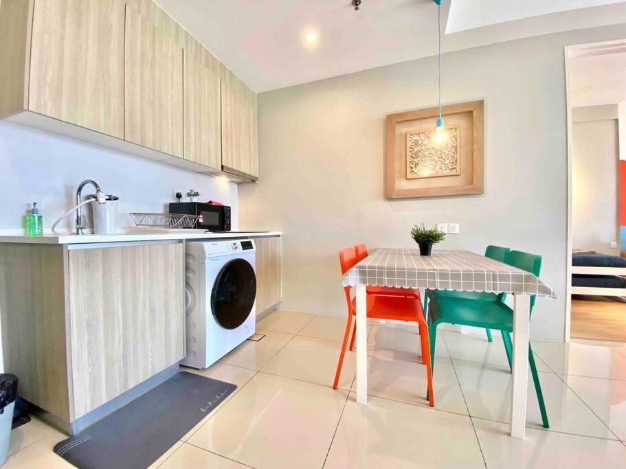 Tropicana 218 Macalister #Wondercolor #Infinity Pool #Georgetown #5Pax #2Br 2Bath #1King 1Queen 1Single #Quality Well Maintained #Private Host Esterno foto