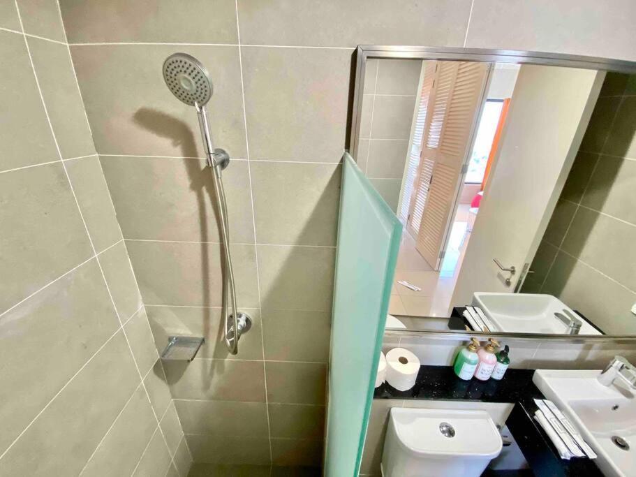 Tropicana 218 Macalister #Wondercolor #Infinity Pool #Georgetown #5Pax #2Br 2Bath #1King 1Queen 1Single #Quality Well Maintained #Private Host Esterno foto