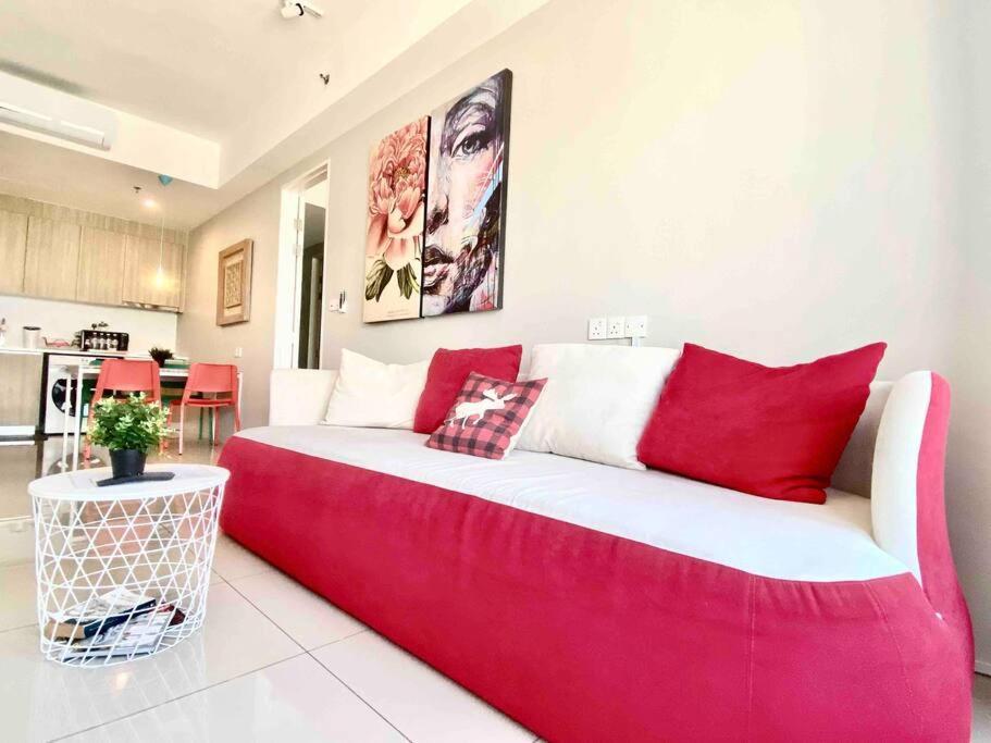 Tropicana 218 Macalister #Wondercolor #Infinity Pool #Georgetown #5Pax #2Br 2Bath #1King 1Queen 1Single #Quality Well Maintained #Private Host Esterno foto