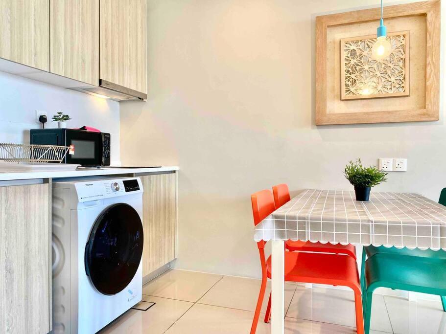 Tropicana 218 Macalister #Wondercolor #Infinity Pool #Georgetown #5Pax #2Br 2Bath #1King 1Queen 1Single #Quality Well Maintained #Private Host Esterno foto
