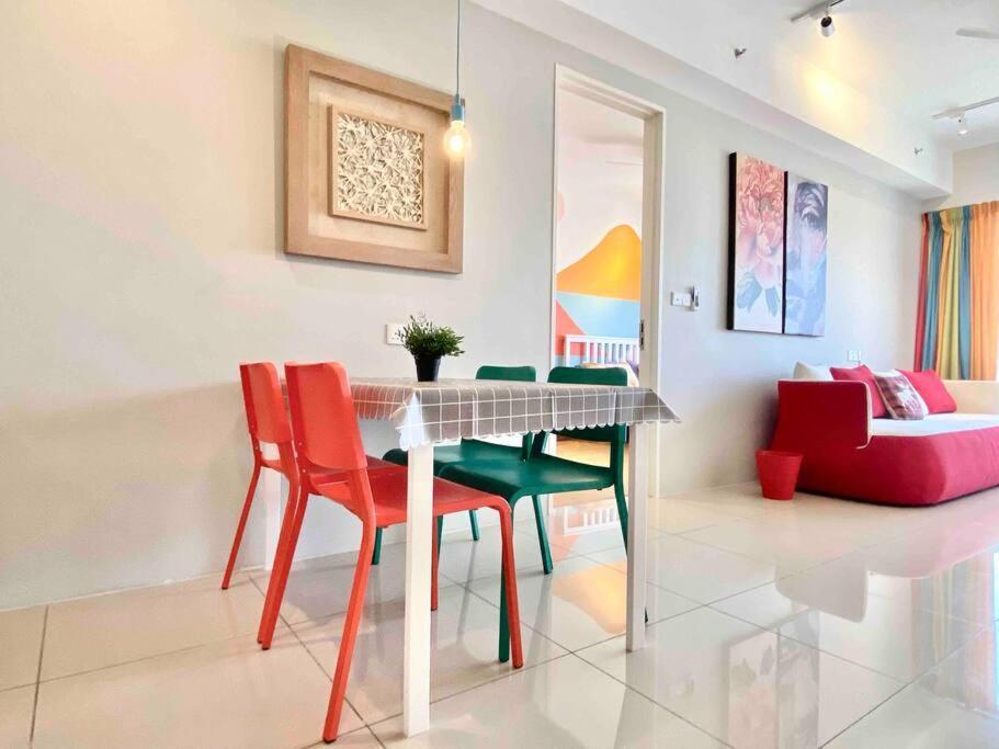 Tropicana 218 Macalister #Wondercolor #Infinity Pool #Georgetown #5Pax #2Br 2Bath #1King 1Queen 1Single #Quality Well Maintained #Private Host Esterno foto
