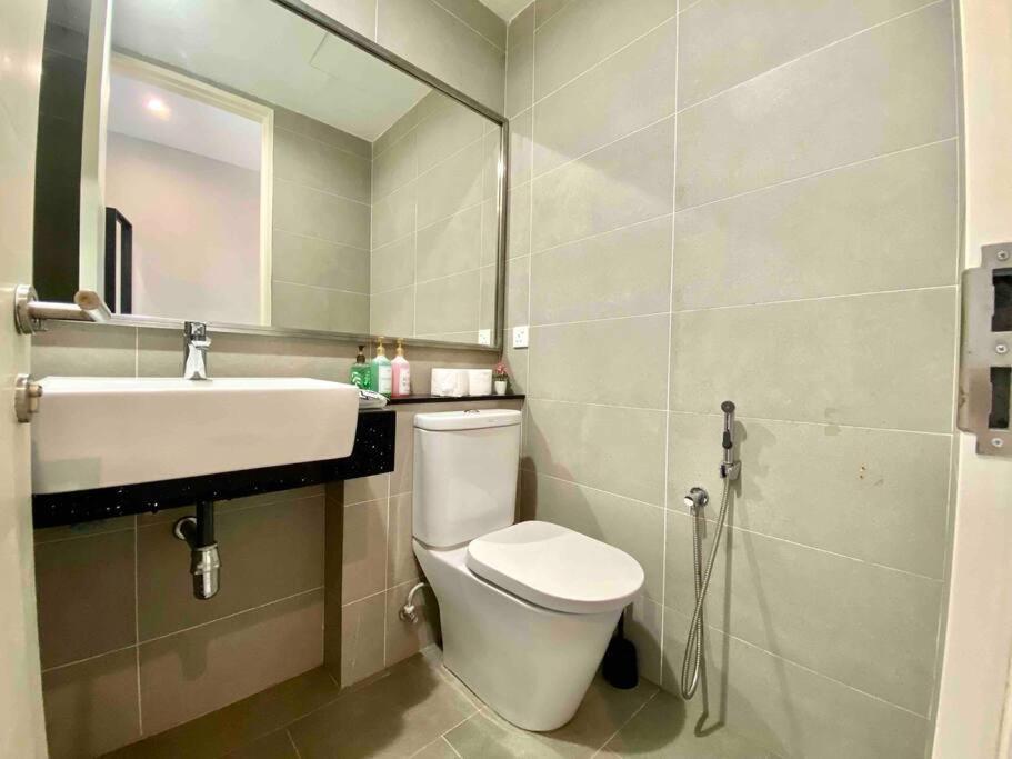 Tropicana 218 Macalister #Wondercolor #Infinity Pool #Georgetown #5Pax #2Br 2Bath #1King 1Queen 1Single #Quality Well Maintained #Private Host Esterno foto
